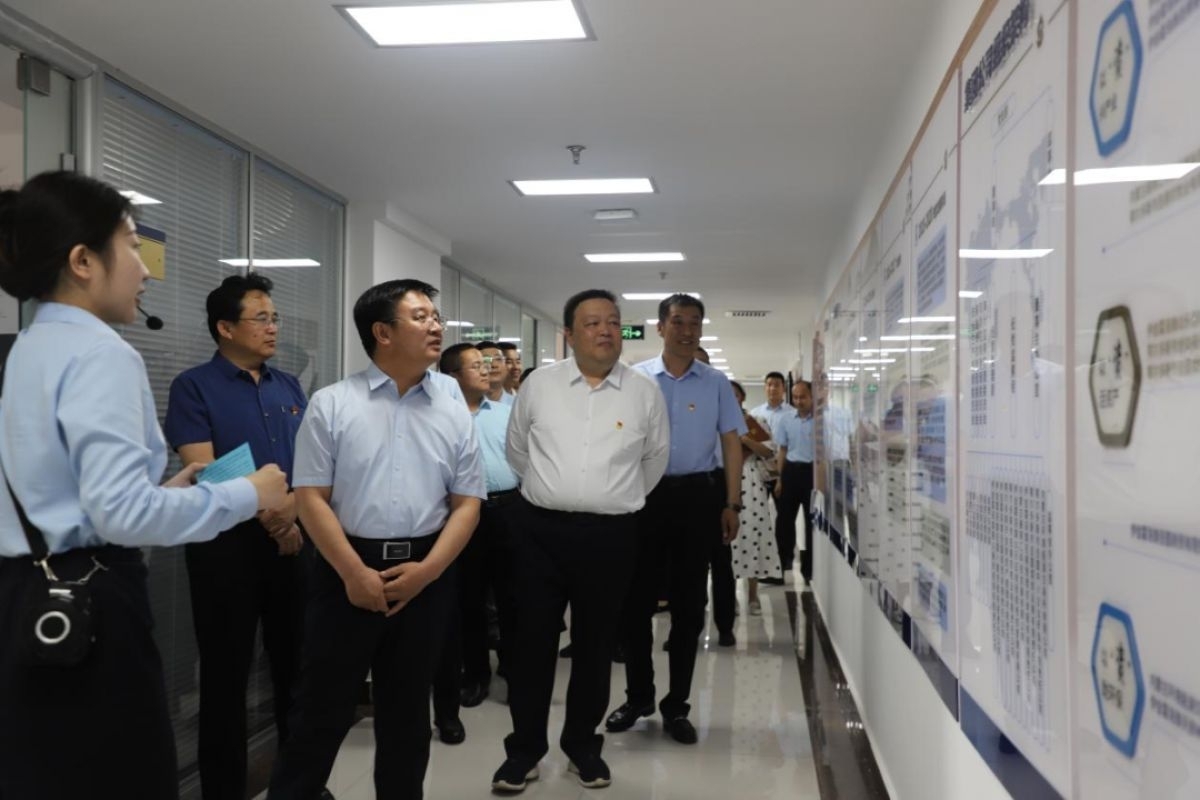 旗委常委、组织部部长崔永平深入EVO视讯官网投资集团调研指导事情
