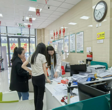 破解融资难题，，，，，，赋能小微企业