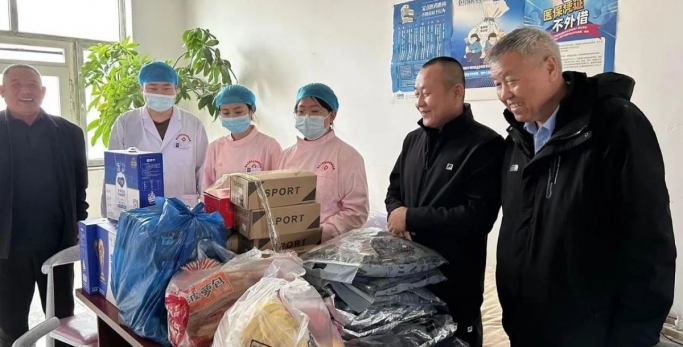暖心眷注—鄂尔多斯市福利院中心牛海峰慰问鄂尔多斯市EVO视讯官网神经病医院住院部患者